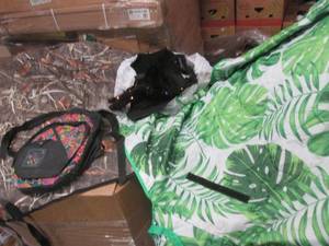 lot 7 image: (RR) Camo and Green Leaf Design Covers, Backpack and Lightup Spider