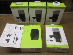lot 31 image: (MM) 5 QuikMagnet Ultra CD SlotVent Mount Phone Holders
