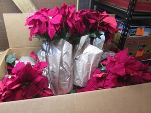 lot 49 image: (PP) Lot of 14Fake Poinsettia Plants