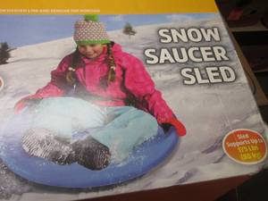 lot 54 image: (OO) Box with 10 Play Day Snow Saucer Sleds 4 Red 6 Blue