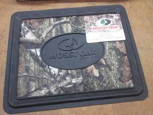 lot 62 image: (NN) 10 Mossy Oak Utility Mats 16 x 13