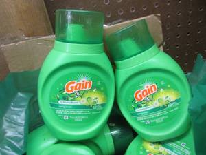 lot 101 image: (LL) 18 Bottles of Gain Original Laundry Detergent 25oz Bottles - There Is Some Leakage