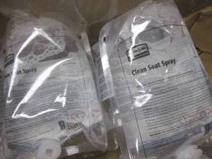 lot 110 image: (KK) 10 Pouches Rubbermaid Clean Seat Toilet Seat Cleaner Spray 13.5oz