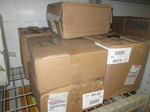 lot 135 image: (OO) 6 Boxes of Assorted 3-Ring Binders - Some Damaged