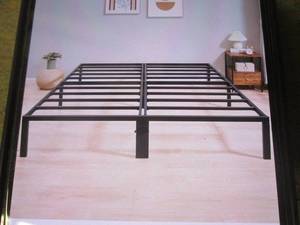 lot 173 image: (PLT3) GreenForest King Size Heavy Duty Metal Platform Bed Frame