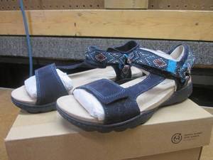 lot 211 image: (NN) Clarks Collection Amanda Step Navy Suede Shoes Size 6 12 New In Box