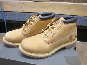 lot 214 image: (NN) Timberland Waterproof Boots Size Womens 8.5 - New in Box