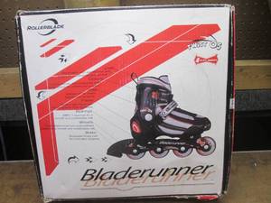 lot 217 image: (NN) BladeRunner Twist 05 Roller Blades - Look New