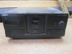 lot 229 image: (NN) Sony CDP-CX235 Mega Storage 200CD Compact Disc Player - Powers On