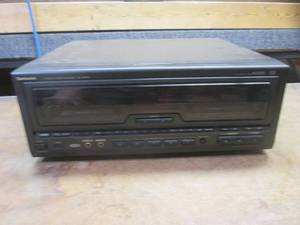 lot 231 image: (MM) Technics SL-MC410 Compact Disc Changer - Powers On - Power Cord Not Included