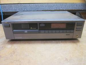lot 233 image: (MM) JVC XL-M405 Compact Disc Automatic Changer - Powers On