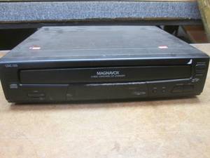 lot 251 image: (II) Magnavox CDC 725 5-Disc Carousel CD Changer - Powers On