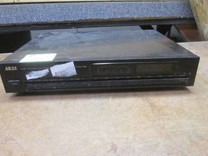 lot 255 image: (II) Akai AT-52 Quartz Synthesizer Tuner - Powers On