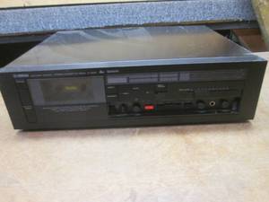 lot 263 image: (SS) Yamaha K-1000 Natural Sound Stereo Cassette Deck - Powers On