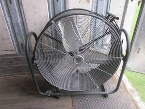 lot 290 image: (TRLR) Strongway 24 Swivel Mount Direct Drive Drum Fan - Works As It Should