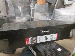 lot 206 image: (PLT5) Husky 71 Aluminum Saddle Truck Box 9.9 Cu Ft Black Diamond Plate Design - Includes Hardware and Keys - Minor Dings and Scuffing