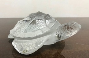 lot 131 image: Larger Signed LALIQUE Glass Turtle Sculpture