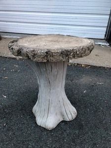 lot 179 image: Heavy Cement Outdoor Garden Pedestal Stand