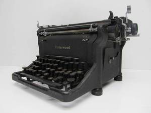 lot 12 image: Nice Old UNDERWOOD Typewriter wOriginal Minneapolis Dust Cover