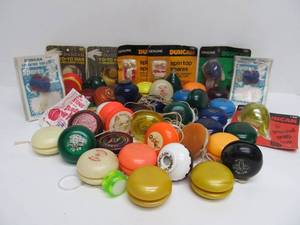 lot 23 image: Large Lot of Vintage Yo-Yos