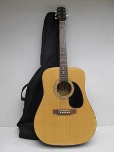 lot 28 image: Nice FENDER Squire SA-100 Acoustic Guitar wCase