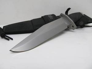 lot 32 image: Large Gerber BMF Fixed Blade Knife
