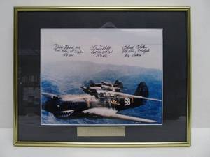 lot 41 image: Framed Autographed Photo - WW2 Fighter Pilots The Flying Tigers