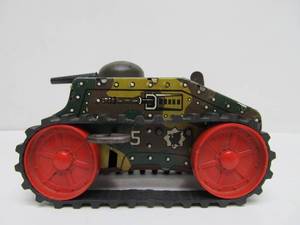lot 48 image: Excellent Vintage MARX Key-wind Tin Litho Tank Toy