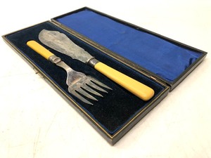 lot 152 image: Sterling & Celluloid Antique Fish Serving Set