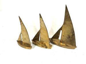 lot 299 image: 3 Vintage Mid Century Solid Brass Sailboats
