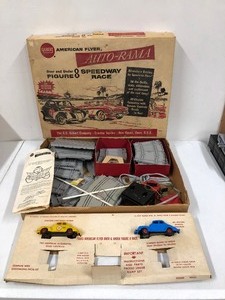 lot 198 image: Old Vintage Gilbert American Flyer AUTO-RAMA Slot Car Racing Set