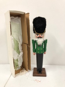 lot 343 image: Large Vintage German Hirschmann Wooden Nutcracker Soldier