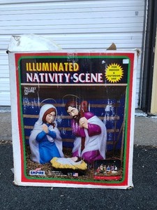 lot 407 image: Vintage EMPIRE Christmas Nativity Blowmold Set