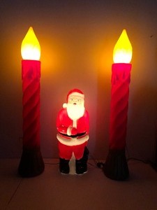 lot 408 image: Vintage Christmas Blowmolds - Santa & 2 Large Candles