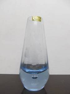 lot 81 image: Mid Century Danish Modern Randsfjordglass Norway Hand Blown Crystal Vase wPenguins