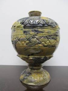 lot 82 image: Vintage Lidded Marble-Like Candy Jar