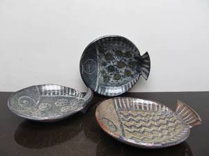 lot 86 image: Fantastic Set of 3 Mid Century 1960s ALFARAZ Madrid, Spain Stoneware Pottery Fish Plates