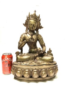 lot 121 image: Large Antique Brass Seated Buddha 