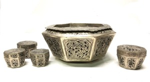 lot 124 image: Antique Oriental Chinee Silver Lidded Vessel w4 Smaller Vessels