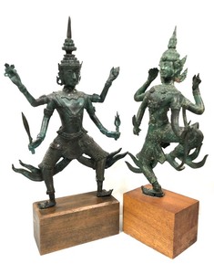 lot 209 image: Pair of Antique Hindu Bronze Figures 