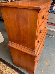 lot 318 image: Quality Vintage Maple 6-Drawer Dresser