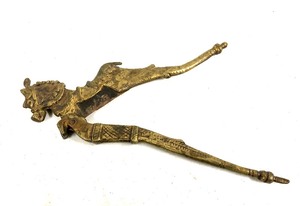 lot 284 image: Antique Brass Horse Sarota Nut Cutter 
