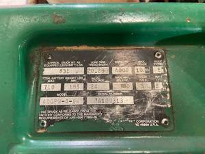 lot 10 image: 24 Volt Electric Pallet Jack (needs batteries)