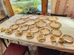 lot 4 image: Vintage Franciscan Dinnerware