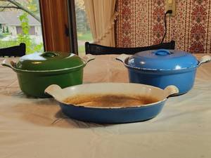 lot 12 image: 3 Pcs. Vintage Descoware Cast Iron Cookware