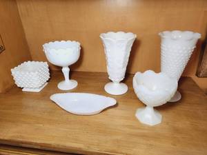 lot 9 image: Vintage Milk Glass Lot