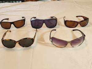 lot 17 image: Sunglass lot