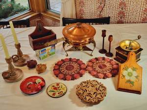 lot 18 image: Vintage KitchenDining Accessories & Decor