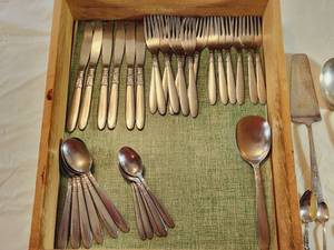 lot 20 image: Vintage MCM Flatware