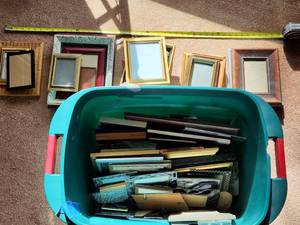 lot 53 image: Small Picture Frames #1